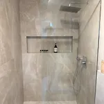 Minimal Cream Pool-front In Apartamento *