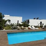 Minimal Cream Pool-front In Apartamento