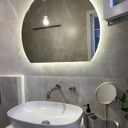 Minimal Cream Pool-front In Апартаменты Парос