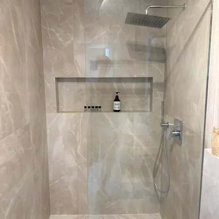 Minimal Cream Pool-front In Апартаменты *