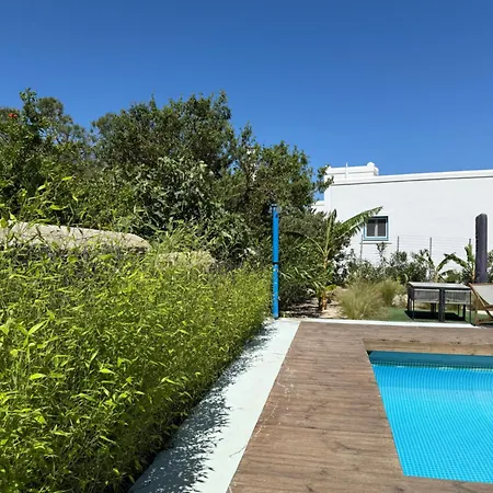 Minimal Cream Pool-front In