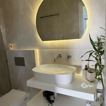 Апартаменты Minimal Cream Pool-front In *