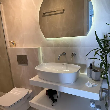 Апартаменты Minimal Cream Pool-front In *