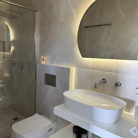Апартаменты Minimal Cream Pool-front In *