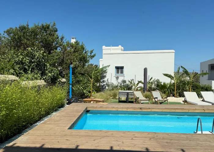 Minimal Cream Pool-front In *