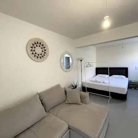 Apartment Minimal Cream Pool-front In Parikia (Paros)