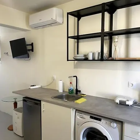Apartment Minimal Cream Pool-front In *