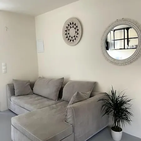 Apartment Minimal Cream Pool-front In