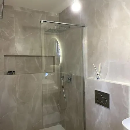 Minimal Cream Pool-front In * パロス島