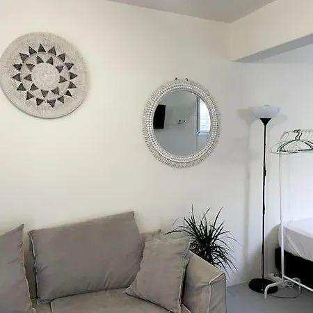 Apartment Minimal Cream Pool-front In *