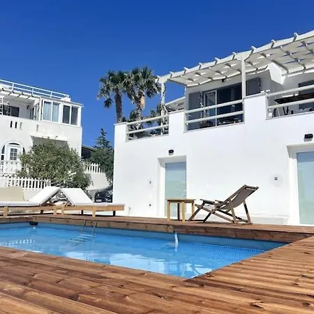아파트 Minimal Cream Pool-front In Páros