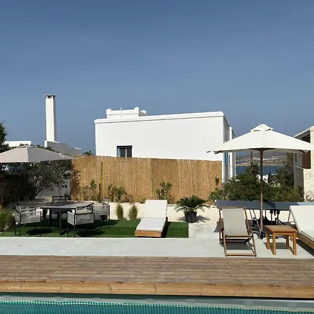 Apartment Minimal Cream Pool-front In Parikia (Paros)