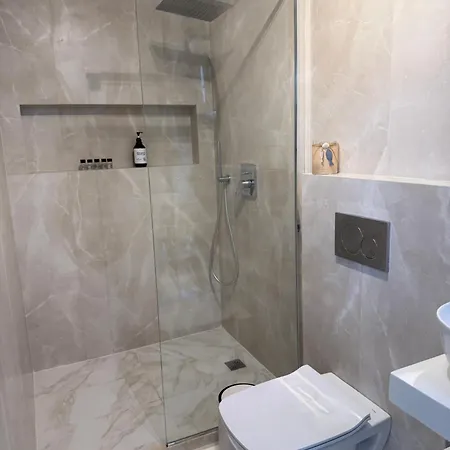 아파트 Minimal Cream Pool-front In Páros