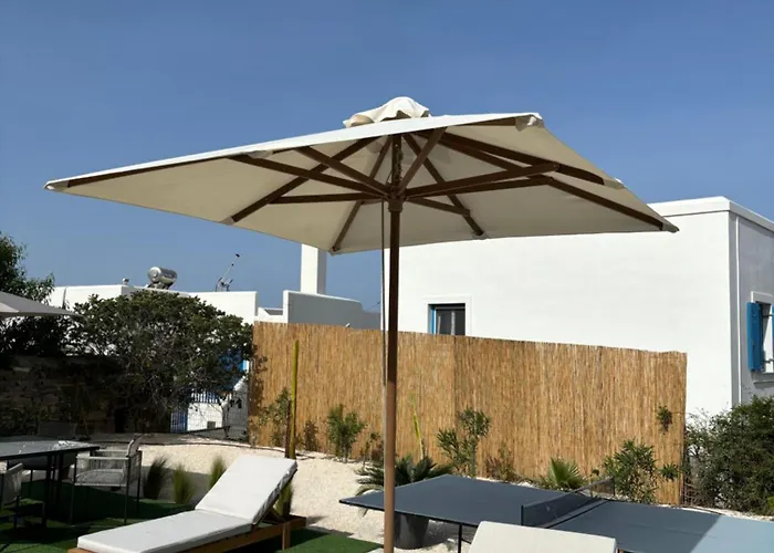 Minimal Cream Pool-front In * Páros