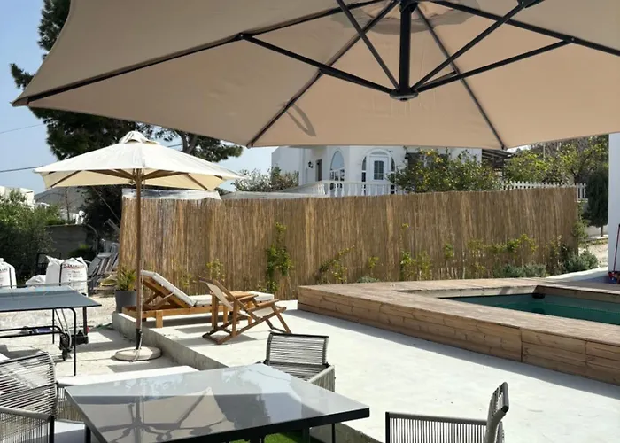 Appartement Minimal Cream Pool-front In