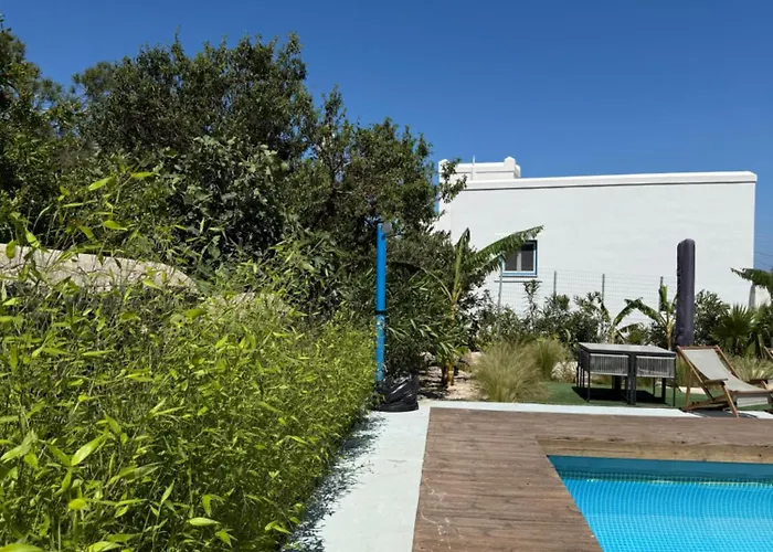 Appartement Minimal Cream Pool-front In