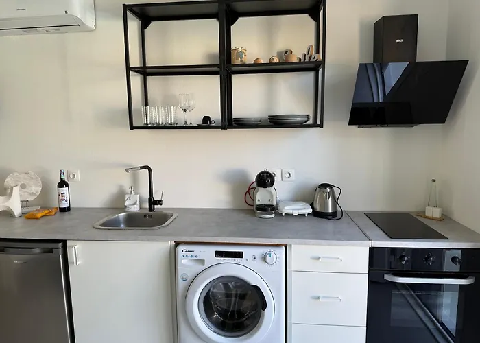 Minimal Cream Pool-front In * Páros