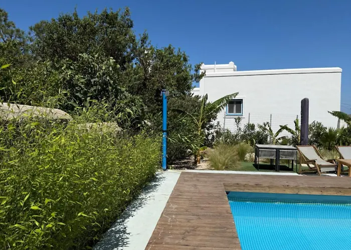 Minimal Cream Pool-front In Appartement Páros