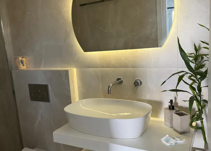 Appartement Minimal Cream Pool-front In *