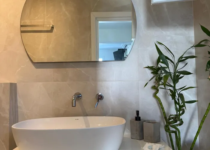 Appartement Minimal Cream Pool-front In Páros