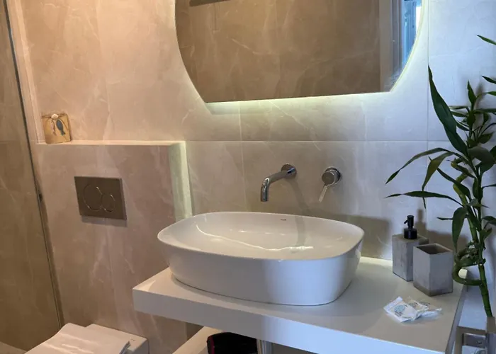 Appartement Minimal Cream Pool-front In *