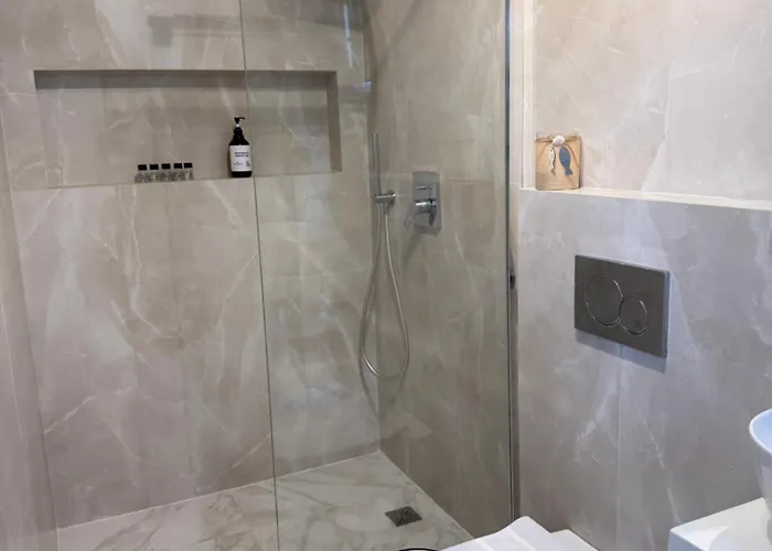 Appartement Minimal Cream Pool-front In Páros