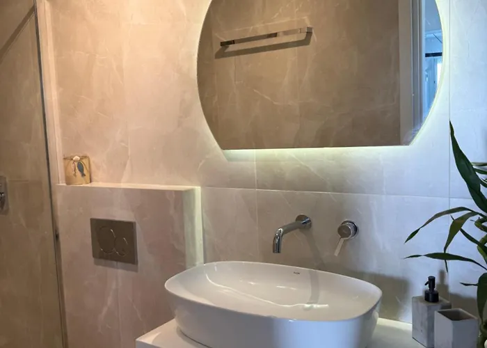 Minimal Cream Pool-front In Appartement *